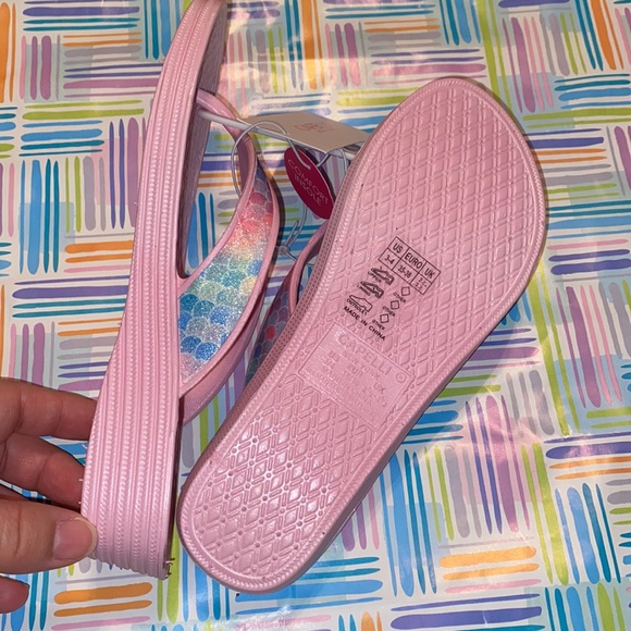 girls flip flops NWT Pink, nice soles, mermaid scales accents size 3/4 - Picture 12 of 16